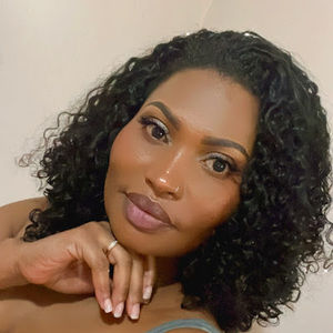 Meet your Posher, Carla